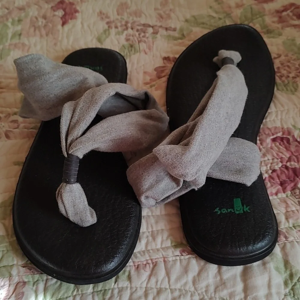 Sanuk Sandals. Like New.